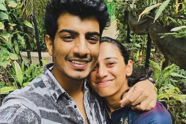 ஸ்மிருதி மந்தனா விரலில் மோதிரம் இல்லை - பலஷ் முச்சலுடன் பிரேக் அப்? | Smriti Mandhana Engagement Ring Missing In Hand ஸ்மிருதி மந்தனா விரலில் மோதிரம் இல்லை - பலஷ் முச்சலுடன் பிரேக் அப்? | Smriti Mandhana Engagement Ring Missing In Hand