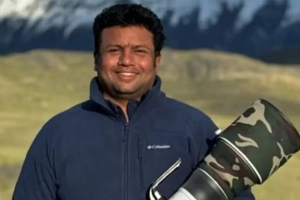 இறந்த தனது நண்பன் வெற்றி துரைசாமி உடலுக்கு அஞ்சலி செலுத்த வந்த அஜித்.. கண்கலங்க வைக்கும் வீடியோ இதோ | Ajith Pays His Last Respect To Vetri Duraisamy