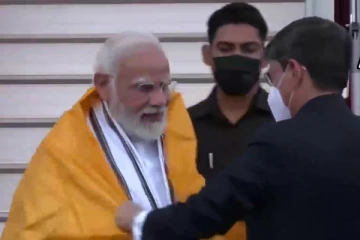 சென்னை வந்த பிரதமர் மோடி வரவேற்ற ஆளுநர் , முதலமைச்சர்