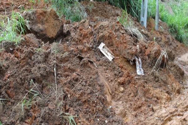 வீதிகளில் மிதக்கும் சடலங்களால் அதிர்ச்சியில் வாழும் மக்கள் - 2000 பேரின் பரிதாப நிலை | Landslide In Cemetery In Sri Lanka Today