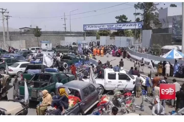 விமானநிலையத்தை சுற்றியும் தாலிபான்கள் செய்த செயல்! தப்பிக்க முடியாமல் திணறும் மக்கள்:  பரிதாப வீடியோ காட்சிகள்