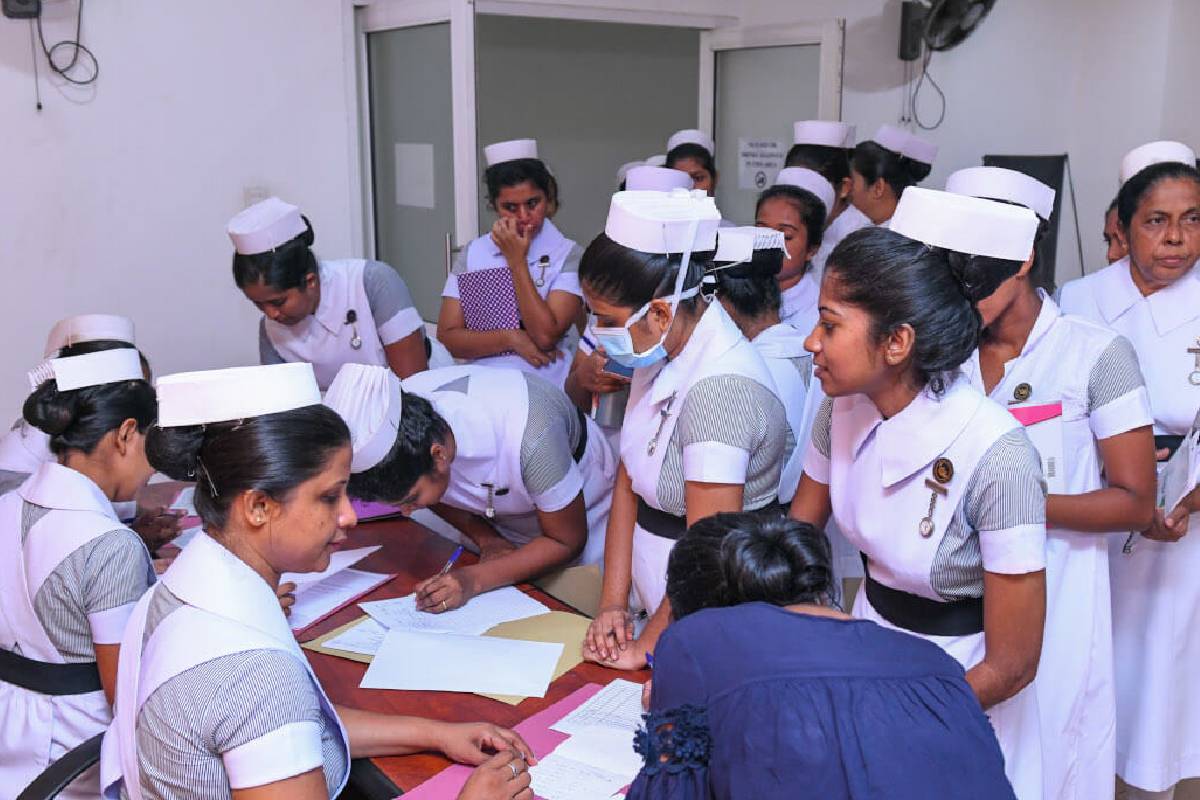 அரசாங்க வைத்தியசாலைகளில் ஆயிரக்கணக்கான வெற்றிடங்கள் - வெளியான தகவல் | Vacancies 40 000 Nurses Maids Government Hospitals அரசாங்க வைத்தியசாலைகளில் ஆயிரக்கணக்கான வெற்றிடங்கள் - வெளியான தகவல் | Vacancies 40 000 Nurses Maids Government Hospitals