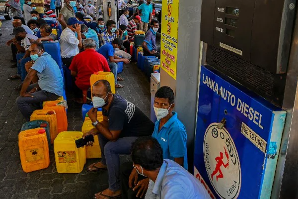 எரிபொருள் விநியோகத்தில் யாழ்.மாவட்ட செயலக அதிகாரியின் மோசடி | Jaffna District Secretariat Officer Fuel Supply