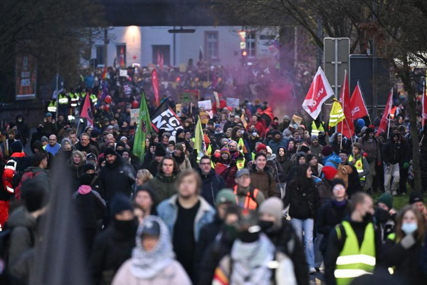 ஏற்கனவே இருக்கும் தொல்லை போதாதென்று... ஜேர்மனியில் புலம்பெயர்தலுக்கு எதிராக மீண்டும் ஒரு அமைப்பு | Gd Rally Against Aslyum Seekers In Germany