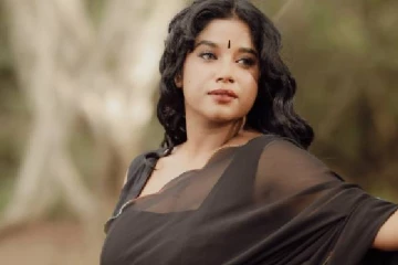 சுந்தரி சீரியல் நடிகை கேப்ரில்லாவின் ட்ரான்ஸ்பெரண்ட் சேலை புகைப்படங்கள்..