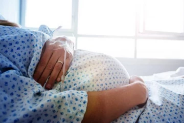 4 கைகள், 3 கால்களுடன் ஒட்டிப்பிறந்த இரட்டைக் குழந்தைகள்! அச்சரிய நிகழ்வு