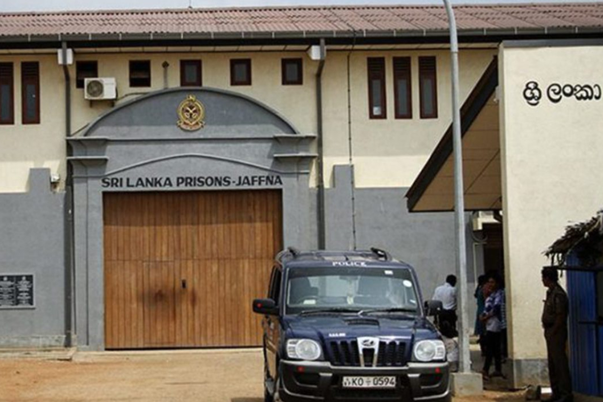 யாழ்.சிறைச்சாலையின் மேலே ட்ரோன் பறக்க விட்டவர் கைது | Jaffna Man Arrested For Flying Drone Over Prison யாழ்.சிறைச்சாலையின் மேலே ட்ரோன் பறக்க விட்டவர் கைது | Jaffna Man Arrested For Flying Drone Over Prison