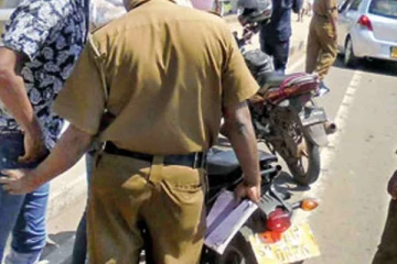 சுற்றிவளைப்பில் கைதான மூவர் ; சிக்கிய ஆபத்தான பொருட்கள்