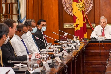 அரச ஊழியர்களிற்கு பேரிடியான தகவல்; ஐந்தாண்டு சலுகை பறிபோகும் அபாயம்!