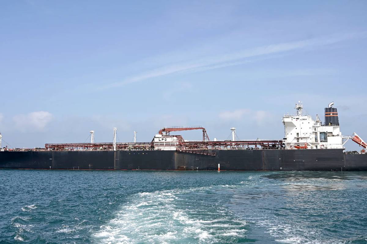 சவுதியின் அதிரடி நகர்வு ; ஹோர்முஸ் நீரிணையைத் தவிர்த்து பாரிய எண்ணெய் விநியோகம் | Saudi Arabia Dram Massive Oil Supply Strait Hormuz