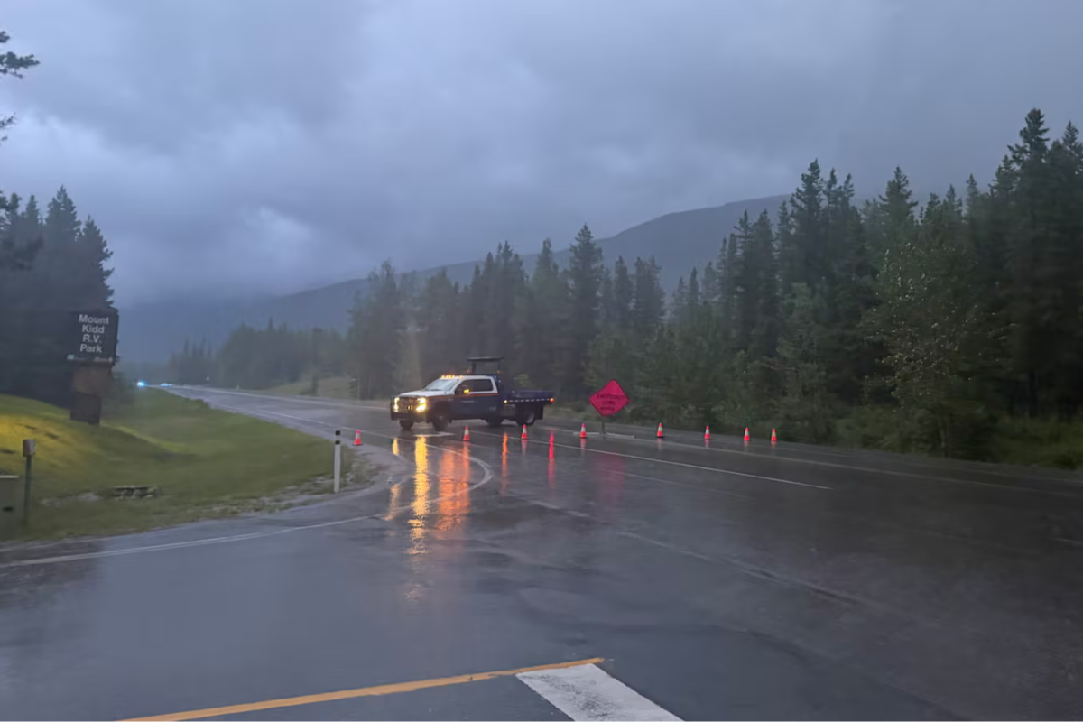 கனடாவில் கனானாஸ்கிஸில் அவசரநிலை பிரகடனம் | Alberta Parks Issues State Of Local