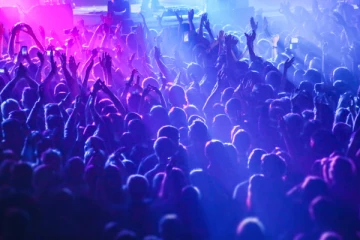 முகநூல் விருந்தில் கலந்துகொண்ட 38 இளைஞர் யுவதிகள் அதிரடியாக கைது