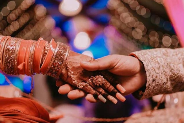 வரவேற்பு நிகழ்ச்சியில் புதுப்பெண் கண்ட அதிர்ச்சி! திருமணமான ஒரேநாளில் கணவரை பிரிந்ததால் பரபரப்பு | Newly Bride Threw Groom After Found Leg Surgery