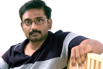 கொரோனாவால் பாதிக்கப்பட்டு ICUல் பிரபல இயக்குனர்! கவச உடைகளுடன் உள்ளே நுழைந்த அந்த நபர்?