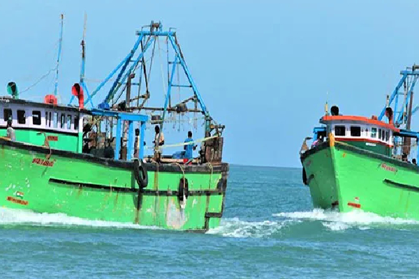 கைதான தமிழக கடற்றொழிலாளர்களை விடுவிக்க கோரிக்கை | Demand Release Of Tamil Fishermen From Puducherry