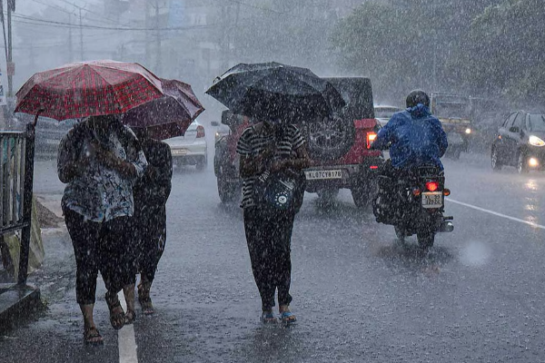 தமிழகத்தில் இன்று 3 மாவட்டங்களில் கனமழை பெய்யும்- வானிலை மையம் தகவல் | Heavy Rains In 3 Districts Today In Tamil Nadu