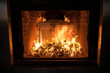 இந்தியாவில் பரபரப்பு! இறந்ததாக அறிவிக்கப்பட்ட பெண்.. தகனம் செய்வதற்கு சில நிமிடங்களுக்கு முன் உயிர்பெற்ற அதிசயம்!