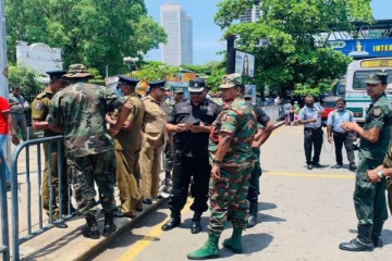 கொழும்பில் நிலவும் பதற்றநிலை: இரு ஆர்ப்பாட்ட குழுக்களுக்கிடையே முறுகல்