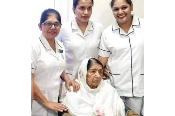 இந்திய இசைக்குயிலின் உடல்நிலை கவலைக்கிடம்! மருத்துவமனை அறிவிப்பு! (காணொளி) | Lata Mangeshkar S Health Deteriorates Again