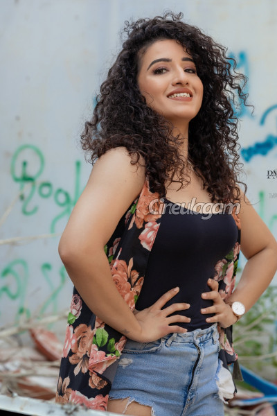 தொடங்கியது பிக் பாஸ் 9 ஷூட்டிங்.. முதல் ஆளாக உள்ளே போனது இவர்தான் | Bigg Boss 9 Tamil Contestants Entered House