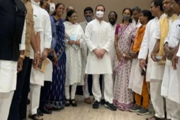 சைக்கிள் எடுத்தராகுல் .. பரபரப்பான நாடாளமன்றம் நடந்து என்ன?