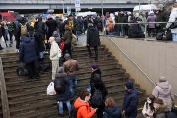 உக்ரைனில் இருந்து வெளியேற ஆண்களுக்கு அவசர தடை விதிப்பு!