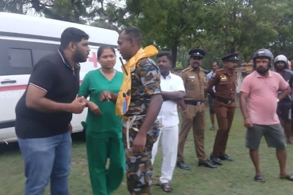 யாழில் ஹெலிகாப்டரில் வைத்தியசாலைக்கு சென்ற பெண் ; விரைந்து வந்த விமானப்படை | Woman Airlifted To Jaffna Hospital By Helicopter