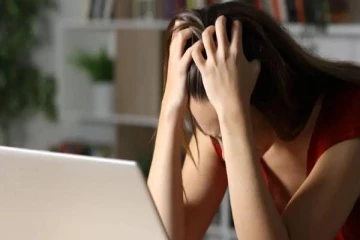 ஒரே நேரத்தில் 7 பேருடன் தொடர்பு... இளம்பெண்ணுக்கு நிறுவனத்தால் நேர்ந்த சோகம்!