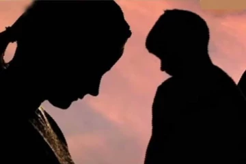 காதம் மோகம்; 16 வயது சிறுமியுடன் உறவில் 17 வயது சிறுவன்; வீடியோவை அம்மாவுக்கே அனுப்பி வைத்த கொடூரம்!