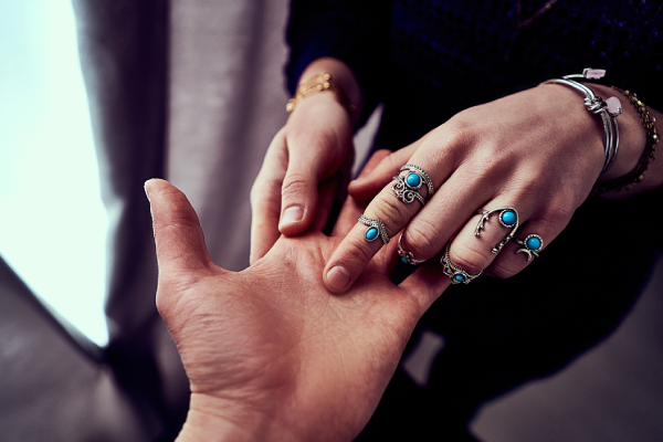 அதிர்ஷ்டசாலிகளின் கைகளில் இந்த ரேகைகள் இருக்கும் - உங்கள் கைகளில் இருக்கா? | Lucky Palm Lines Know Palmistry Signs Of Money அதிர்ஷ்டசாலிகளின் கைகளில் இந்த ரேகைகள் இருக்கும் - உங்கள் கைகளில் இருக்கா? | Lucky Palm Lines Know Palmistry Signs Of Money