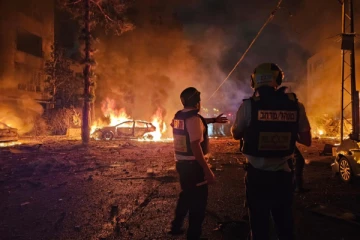 மத்திய இஸ்ரேல் மீது ஈரான் தாக்குதல்: 2 பெண்கள் உட்பட 3 பேர் பலி!