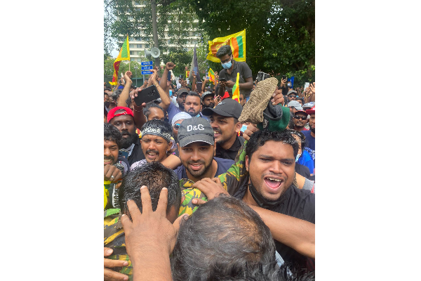 கோட்டாபயவுக்கு எதிராக விசேட அதிரடி படை வீரர்கள் பலர் திடீர் முடிவு  (Photo