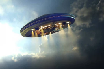 பிரித்தானியா வான்வெளியில் தென்பட்ட அரிய நிகழ்வு! ஏலியன்ஸ் வேலையா? வெளியான திகைக்க வைக்கும் புகைப்படம்