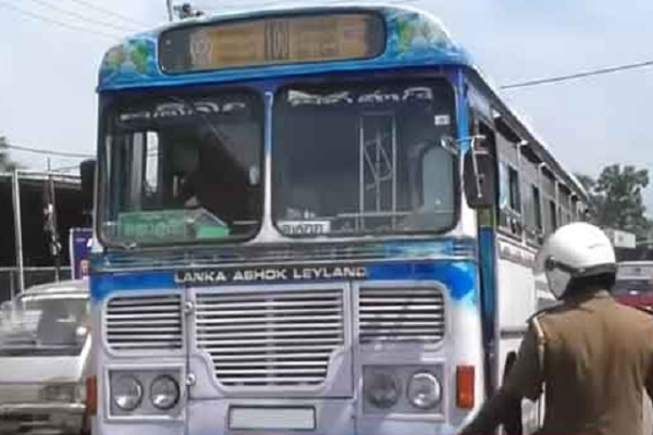 தனியார் பேருந்துகளின் சாரதிகள் இருவர் கைது | Two Private Bus Drivers Arrested