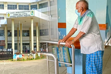 வவுனியா வைத்தியசாலையில் பணிப்புறக்கணிப்பு : நெருக்கடியில் நோயாளர்கள்