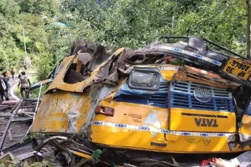 பள்ளத்தில் கவிழ்ந்த பேருந்து! 16 மாணவர்கள் பலி.. மேலும் பலர் இறந்திருக்கலாம் என அச்சம்