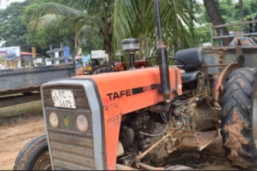 சட்டவிரோதமாக மணல் ஏற்றிய கும்பல் மடக்கிப்பிடிப்பு