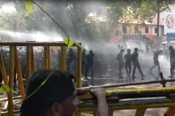 கொழும்பில் மாணவர்கள் மீது நீர்த்தாரை, கண்ணீர்ப்புகை பிரயோகம்: பொலிஸார் குவிப்பு (Video)