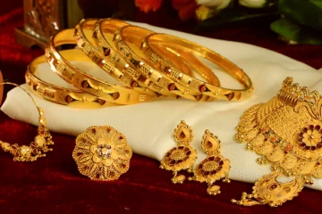රත්තරන් උකස් කරන්නයි, ගන්නයි හිතපු හැමෝටම අද හොය හොය හිටපු රන් මිල ගණන් මෙන්න