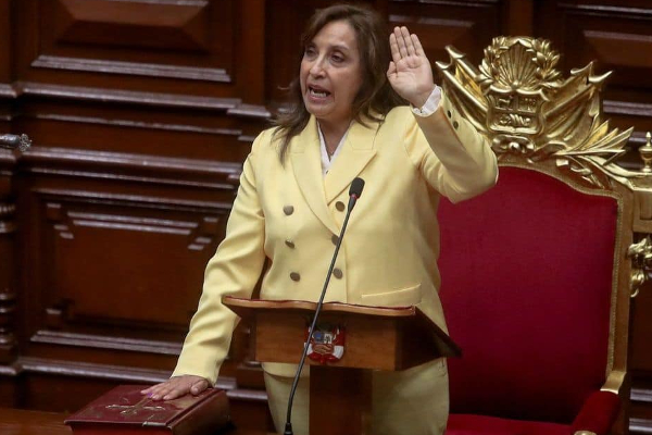 பெருவின் முதல் பெண் ஜனாதிபதி பதவியேற்பு! | Peru S First Female President Is Sworn In