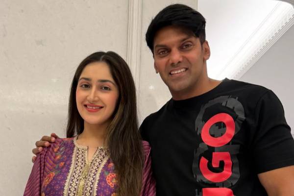 ஆர்யா - சாயிஷாவின் மகளா இது? அழகில் அம்மாவையே மிஞ்சிட்டாங்களே! | Arya Sayyeshaa Daughter Ariana Latest Photo Viral