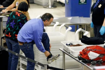 அமெரிக்க விமான நிலையங்களில் காலணி சோதனை நிறுத்தம்!