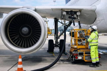 இந்தியாவில் முதல் முறையாக ரூ 2 லட்சத்தைத் தொட்ட விமான எரிபொருள் விலை