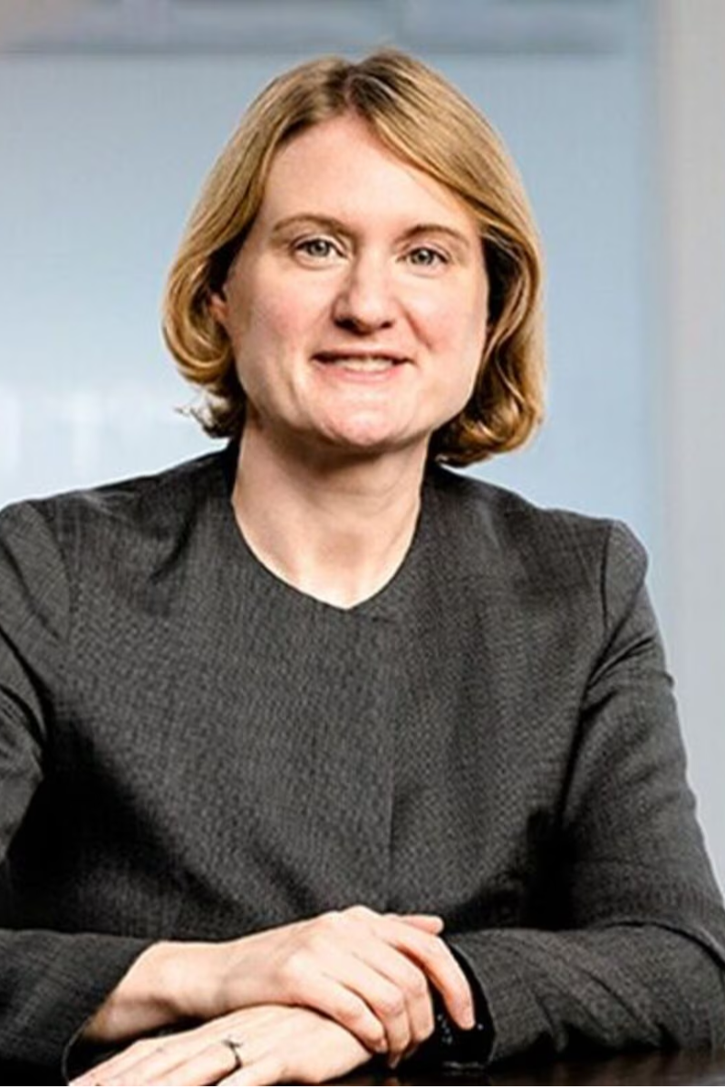 30,000 ஊழியர்களை நீக்கி விட்டு ஒரு ஊழியருக்கு ரூ.274 கோடி ஊதியம் வழங்கும் நிறுவனம் | Oracle Appoint Hilary Maxson As Cfo For 274Cr