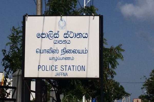 யாழ்ப்பாணத்தில் பெண் சிப்பாயிடம் கைவரிசை காட்டியவர் ஐஸூடன் சிக்கினார் | Man Arrested With Ice For Stealing Handbag Jaffna யாழ்ப்பாணத்தில் பெண் சிப்பாயிடம் கைவரிசை காட்டியவர் ஐஸூடன் சிக்கினார் | Man Arrested With Ice For Stealing Handbag Jaffna