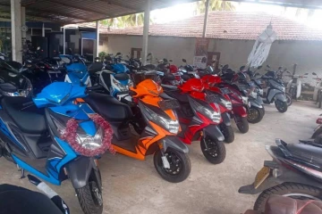 அதிக விலைக்கு மோட்டார் சைக்கிள் விற்பனை ; 03 விற்பனை நிலையங்களுக்கு அபராதம்