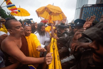 විරෝධතාව නිසා වසා දැමුණු ගාලු පාර යළි විවෘත කෙරේ