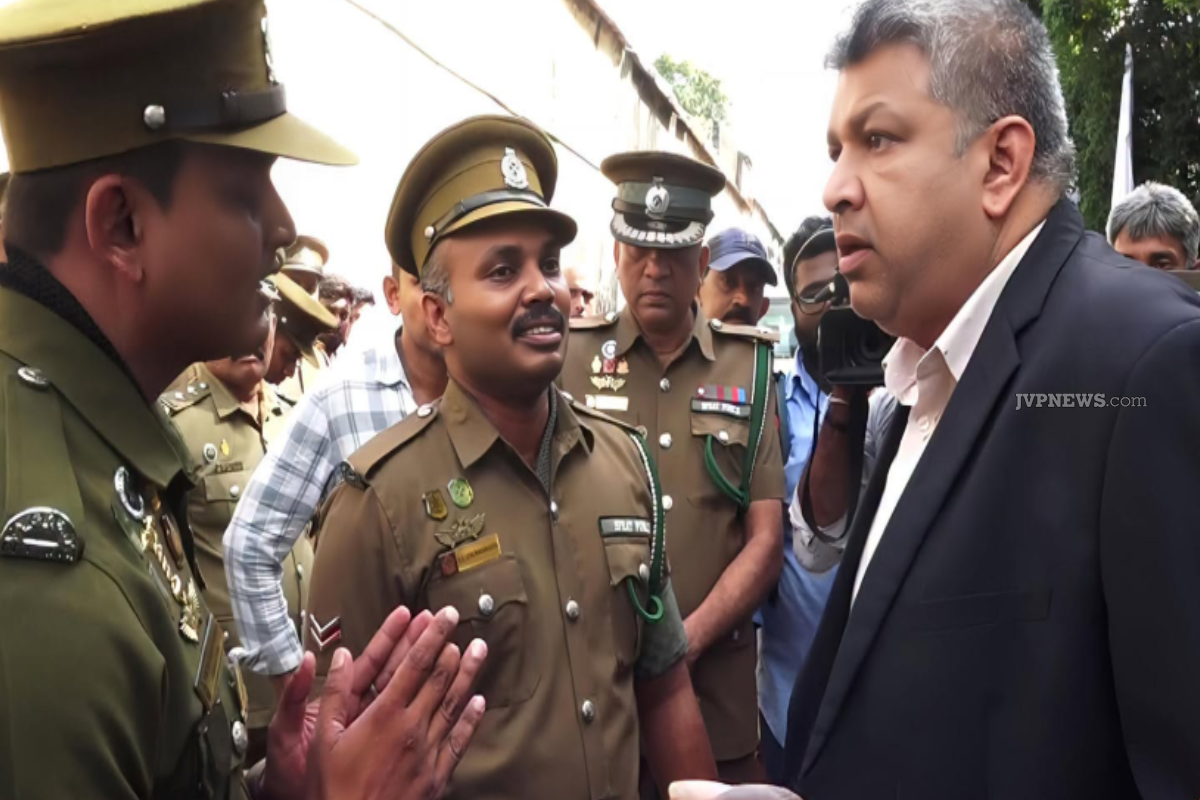நீதி அமைச்சரிடம் கதறி அழுத பொலிஸ் அதிகாரிகள் ; கண்ணீரில் மூழ்கிய வெலிக்கடை சிறைச்சாலை | Police Officers Cry Before Justice Minister நீதி அமைச்சரிடம் கதறி அழுத பொலிஸ் அதிகாரிகள் ; கண்ணீரில் மூழ்கிய வெலிக்கடை சிறைச்சாலை | Police Officers Cry Before Justice Minister