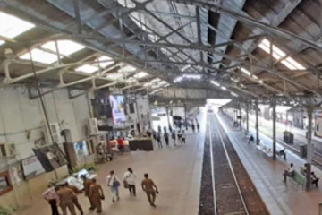 ජීවිත ආරක්ෂා වෙනුවෙන් එස්.එම්ලා සේවයෙන් ඉවත් වෙයි..! ජනතාව කුපිත වී කලහකාරී ලෙස හැසිරෙයි