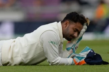 சும்மா அந்தப் பையனை திட்டாதீங்க… அப்படி தான் விளையாடுவான்.. - ரிஷப் பண்டிற்கு முன்னாள் வீரர் ஆதரவு